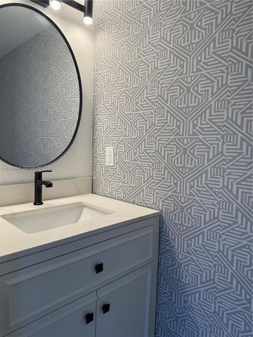 1090 SE 6th Ave, Dania Beach, FL 33004