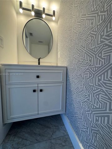 1090 SE 6th Ave, Dania Beach, FL 33004