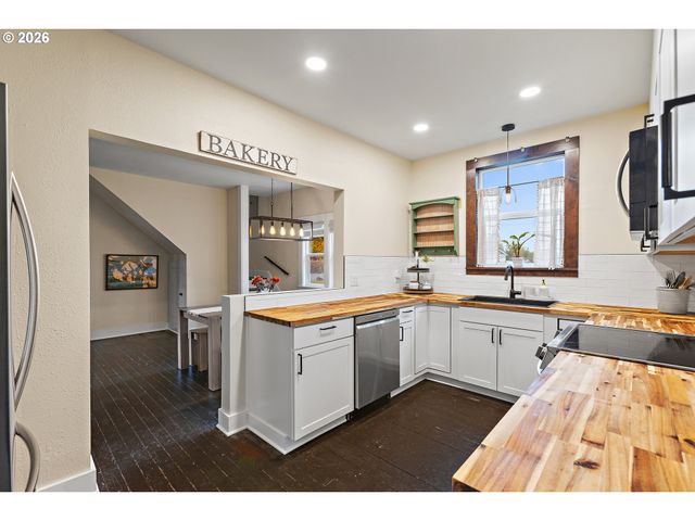 36937 S HIGHWAY 213, Mt Angel, OR 97362