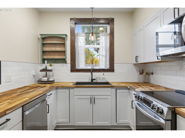 36937 S HIGHWAY 213, Mt Angel, OR 97362