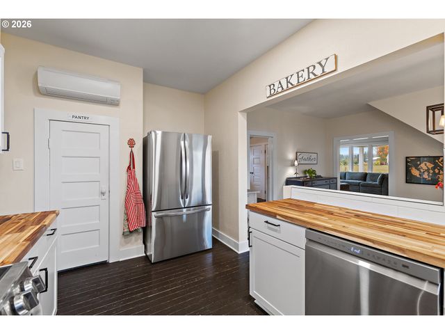 36937 S HIGHWAY 213, Mt Angel, OR 97362