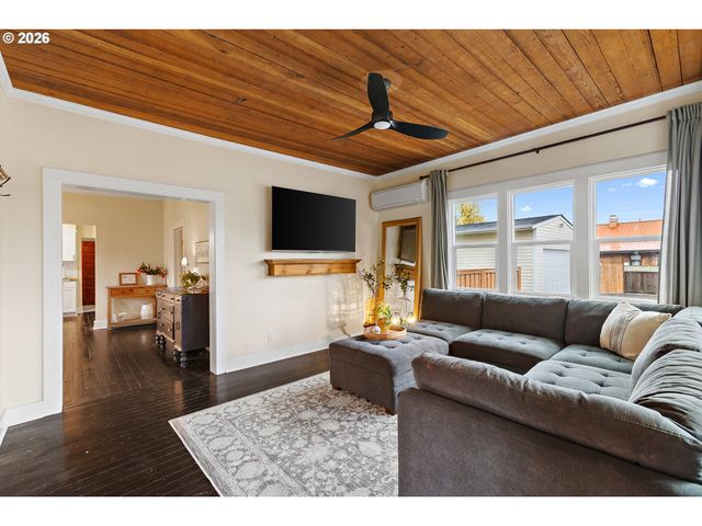 36937 S HIGHWAY 213, Mt Angel, OR 97362