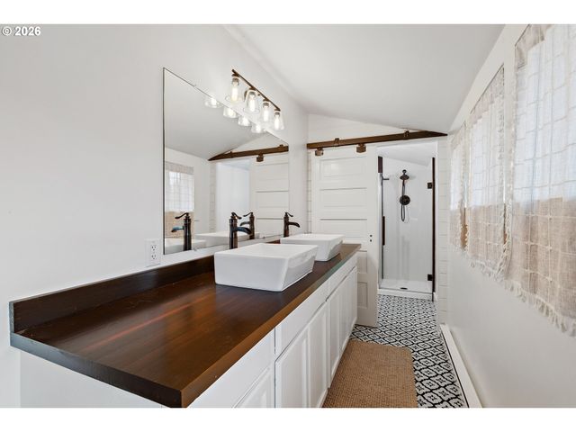 36937 S HIGHWAY 213, Mt Angel, OR 97362