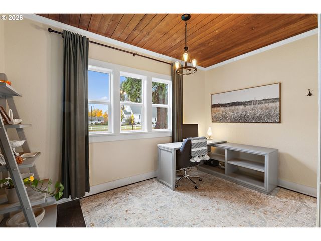 36937 S HIGHWAY 213, Mt Angel, OR 97362