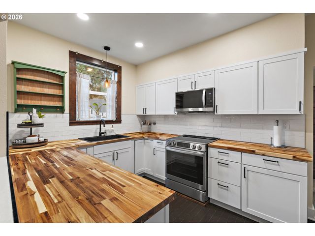 36937 S HIGHWAY 213, Mt Angel, OR 97362