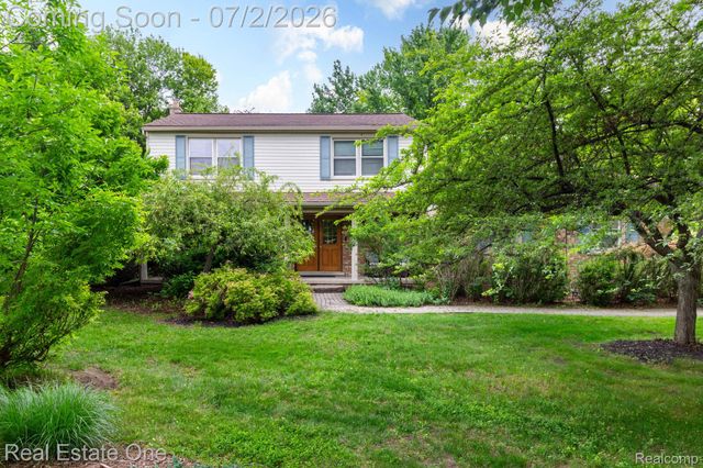 6011 Walker Drive, Troy, MI 48085
