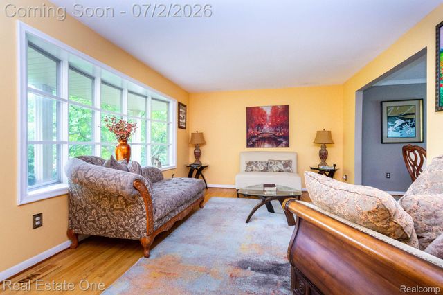 6011 Walker Drive, Troy, MI 48085