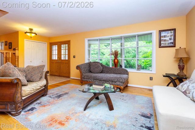 6011 Walker Drive, Troy, MI 48085