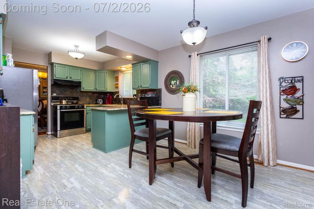 6011 Walker Drive, Troy, MI 48085