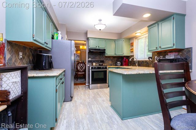 6011 Walker Drive, Troy, MI 48085