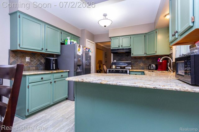 6011 Walker Drive, Troy, MI 48085