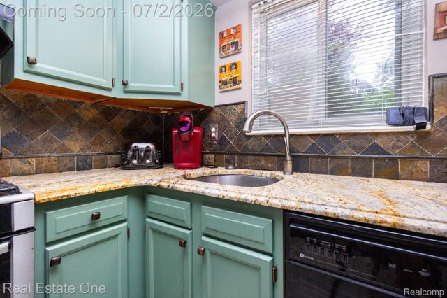 6011 Walker Drive, Troy, MI 48085