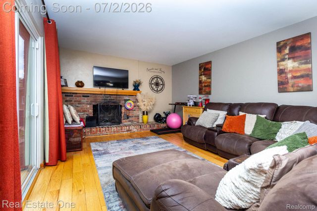 6011 Walker Drive, Troy, MI 48085