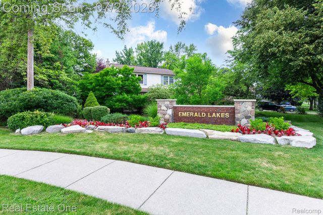 6011 Walker Drive, Troy, MI 48085