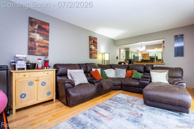 6011 Walker Drive, Troy, MI 48085
