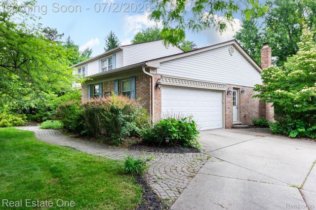 6011 Walker Drive, Troy, MI 48085
