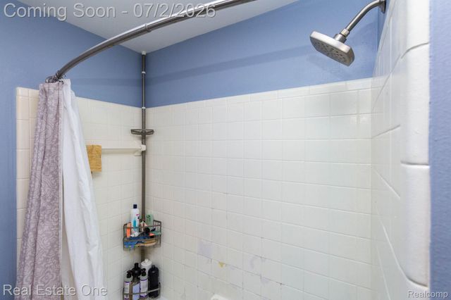 6011 Walker Drive, Troy, MI 48085