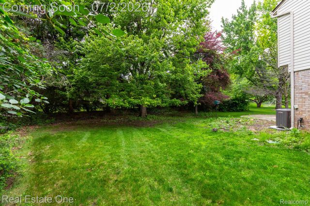 6011 Walker Drive, Troy, MI 48085