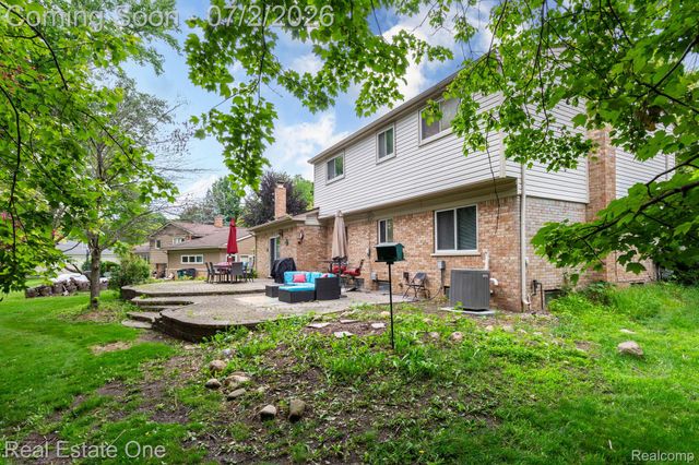 6011 Walker Drive, Troy, MI 48085