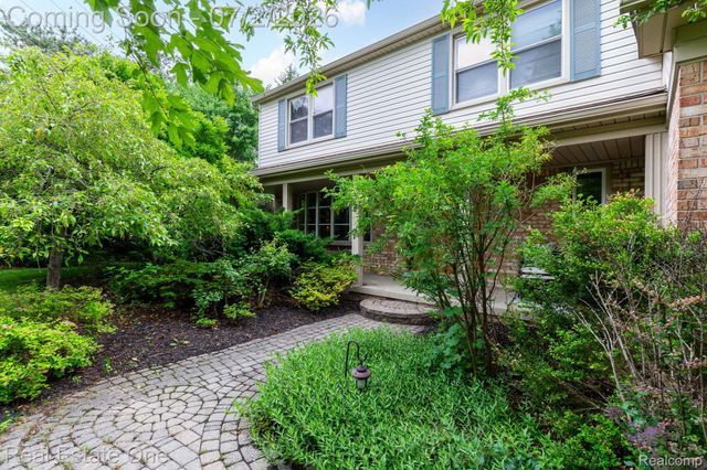 6011 Walker Drive, Troy, MI 48085