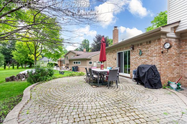 6011 Walker Drive, Troy, MI 48085