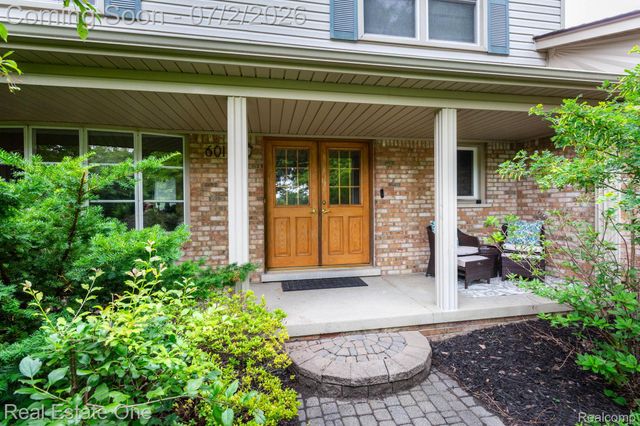 6011 Walker Drive, Troy, MI 48085