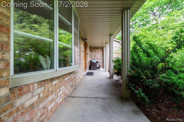 6011 Walker Drive, Troy, MI 48085