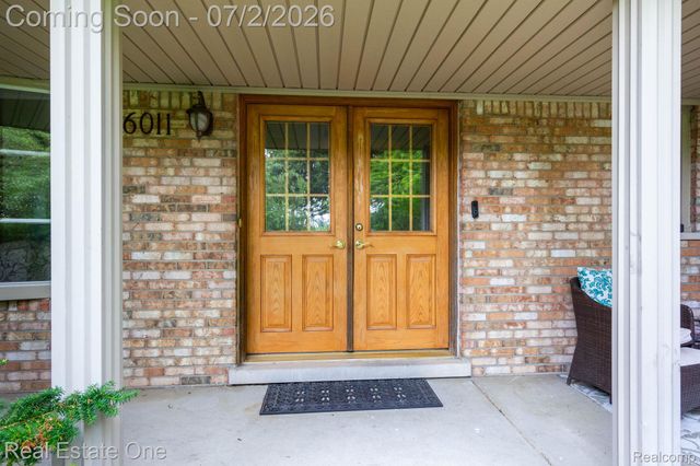 6011 Walker Drive, Troy, MI 48085