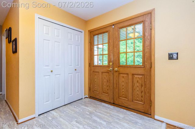 6011 Walker Drive, Troy, MI 48085