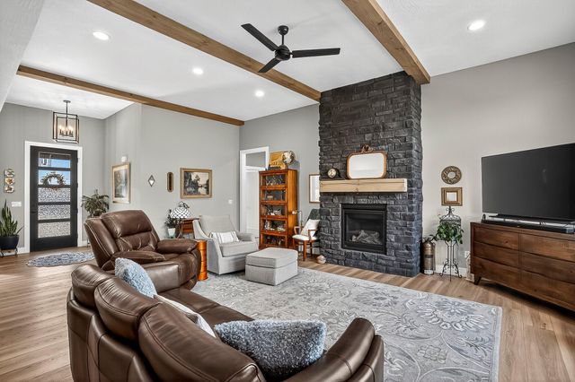 989 E Siler Parkway, Springfield, MO 65810