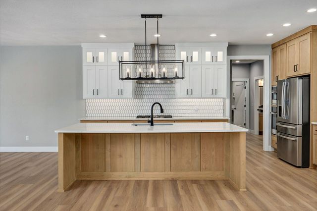 989 E Siler Parkway, Springfield, MO 65810