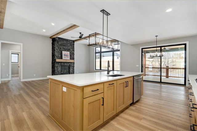 989 E Siler Parkway, Springfield, MO 65810