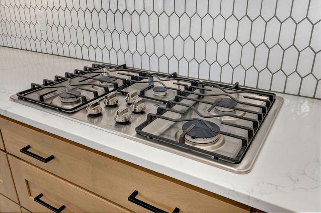 989 E Siler Parkway, Springfield, MO 65810