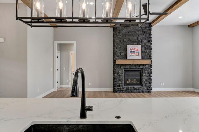 989 E Siler Parkway, Springfield, MO 65810