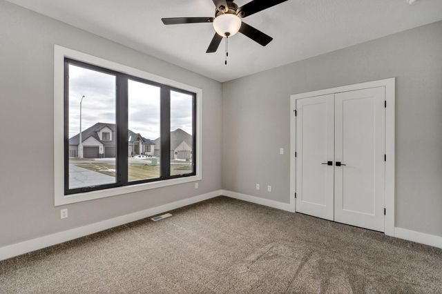 989 E Siler Parkway, Springfield, MO 65810