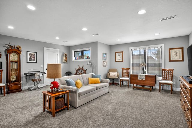 989 E Siler Parkway, Springfield, MO 65810