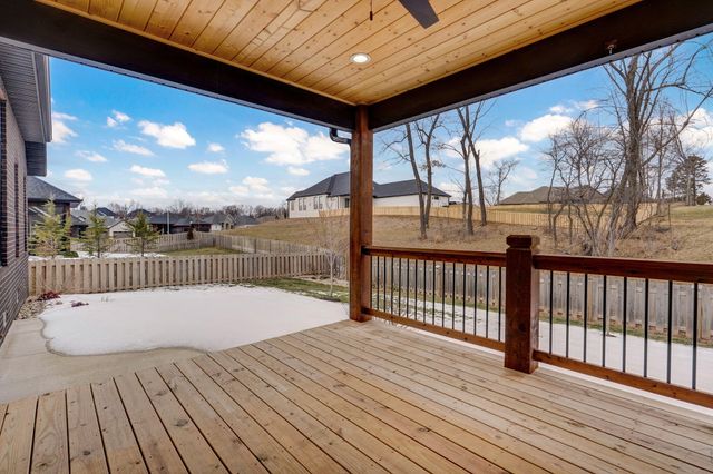 989 E Siler Parkway, Springfield, MO 65810