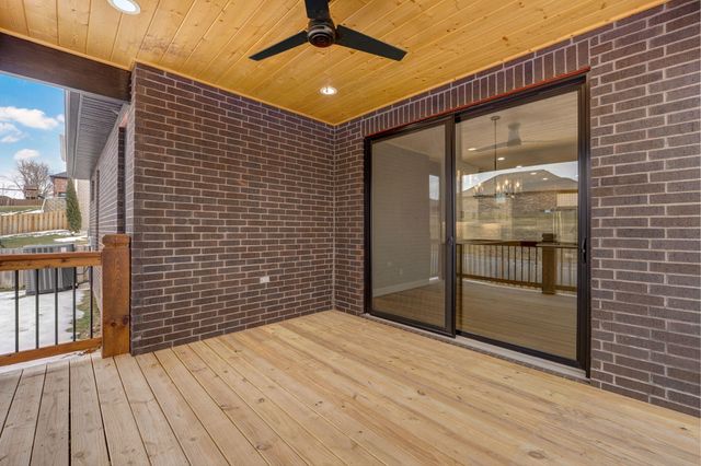 989 E Siler Parkway, Springfield, MO 65810