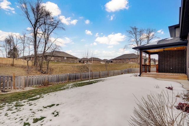 989 E Siler Parkway, Springfield, MO 65810