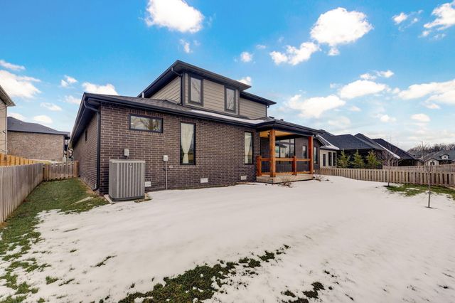 989 E Siler Parkway, Springfield, MO 65810