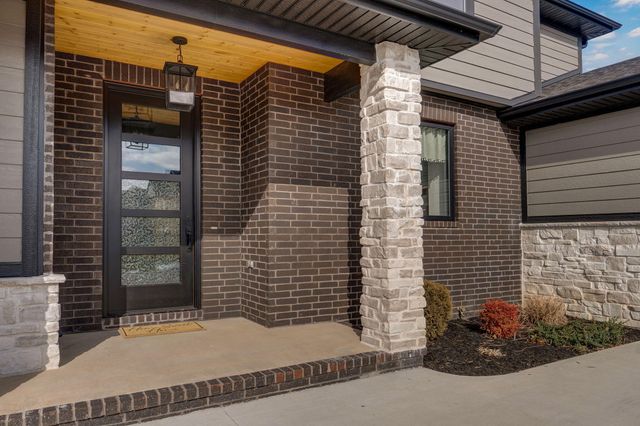 989 E Siler Parkway, Springfield, MO 65810