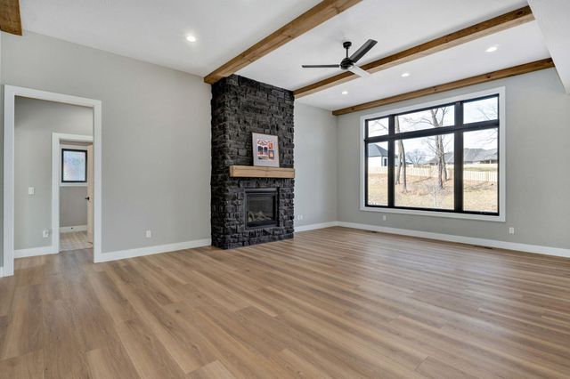 989 E Siler Parkway, Springfield, MO 65810