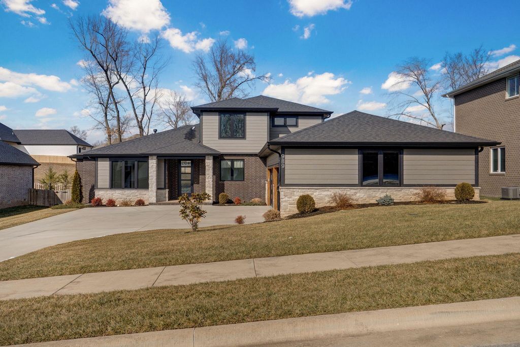 989 E Siler Parkway, Springfield, MO 65810