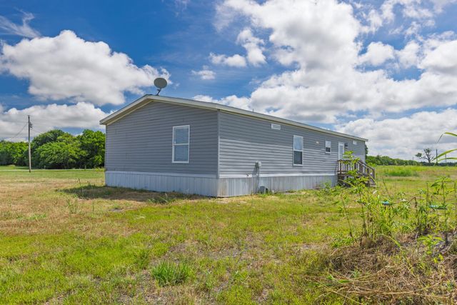 3828 Farm Road 272, Celeste, TX 75423