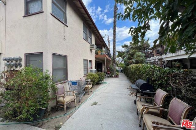 5919 Whitnall Highway, North Hollywood (los Angeles), CA 91601