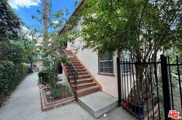 5919 Whitnall Highway, North Hollywood (los Angeles), CA 91601