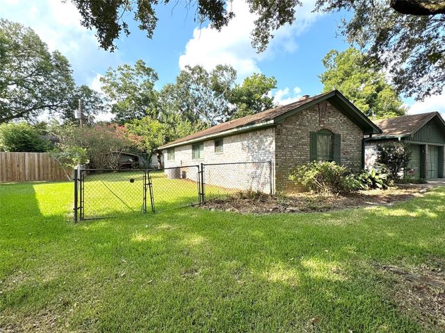 1712 Redwood Circle, Alvin, TX 77511