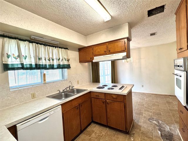 1712 Redwood Circle, Alvin, TX 77511