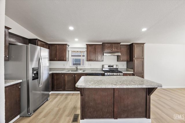 259 Mary Kay Lane, Bakersfield, CA 93308
