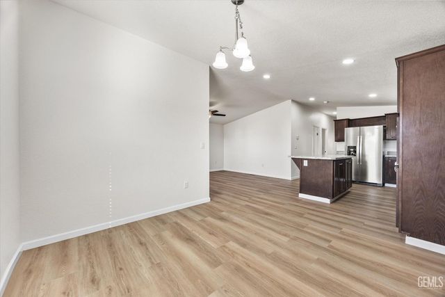 259 Mary Kay Lane, Bakersfield, CA 93308